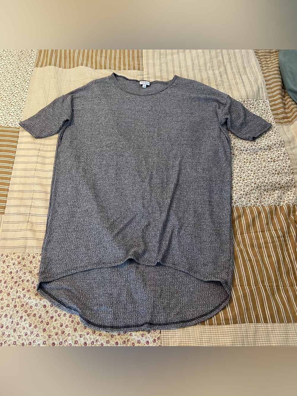 Women’s oversized lularoe shimmery gray short size medium